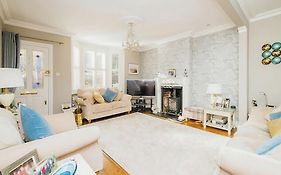 3 Bedroom Cottage In Sunninghill, Ascot