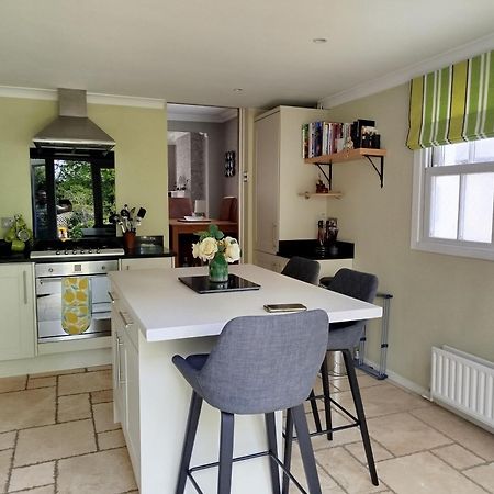 3 Bedroom Cottage In Sunninghill, Ascot Exterior photo
